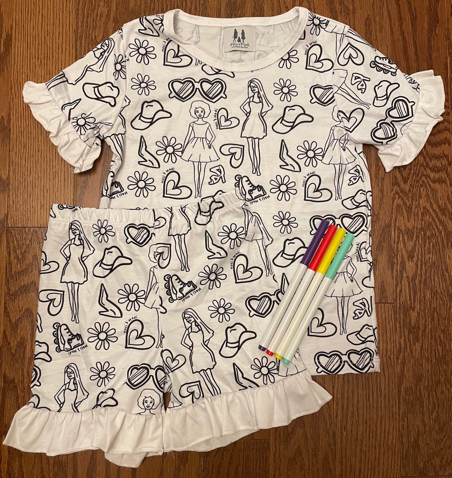 Color Me girl lounge (Markers are not included)