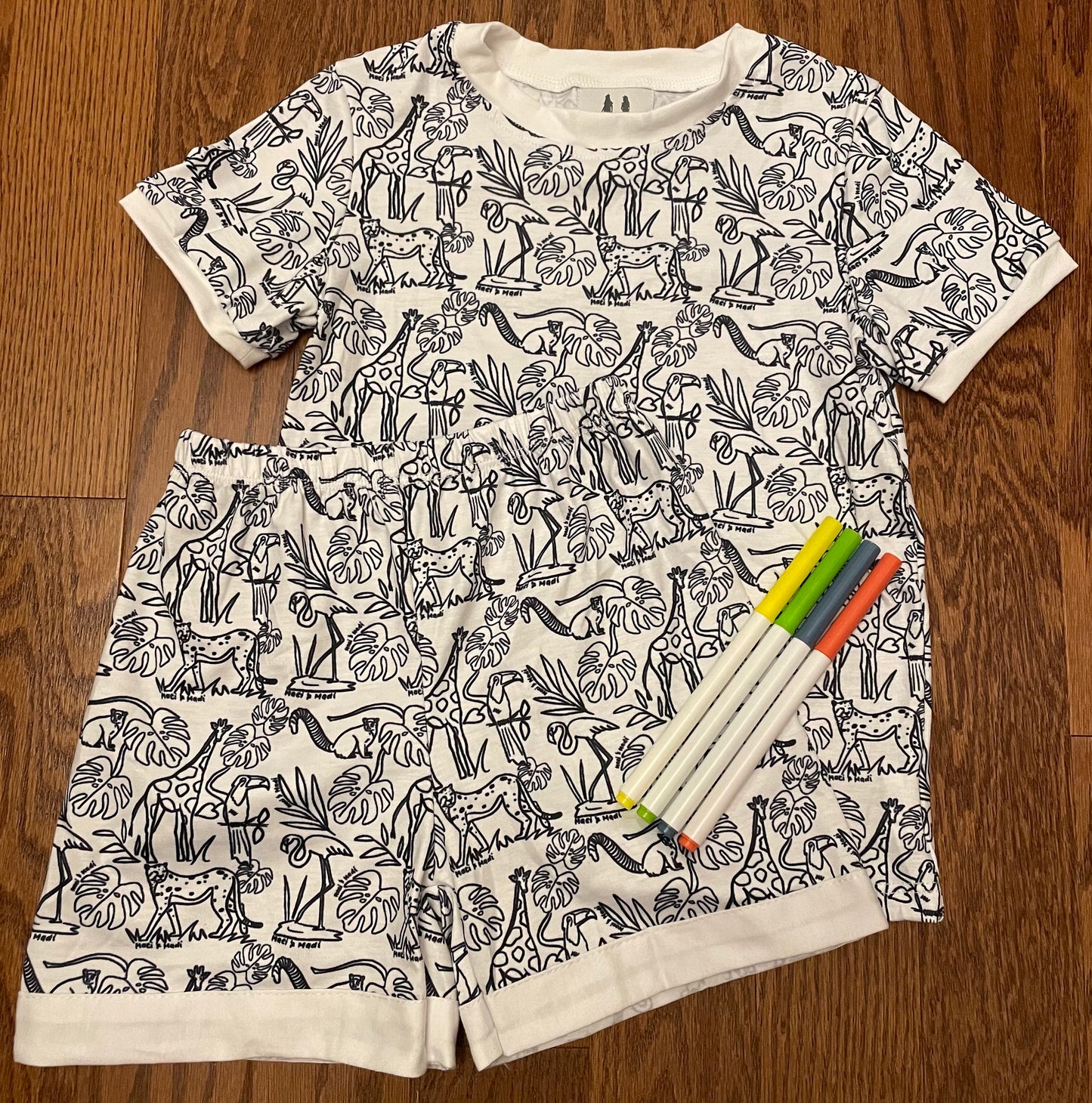 Color Me boy lounge (Markers are not included)