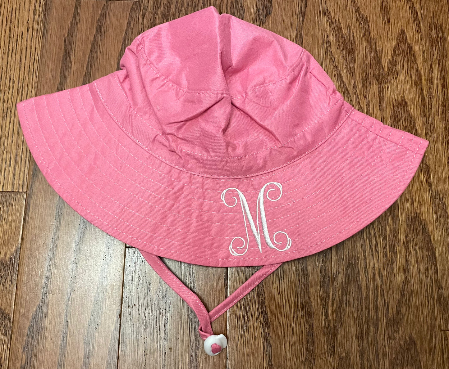 Size Small sun Hat with M monogram (fits infant to 1 years old)