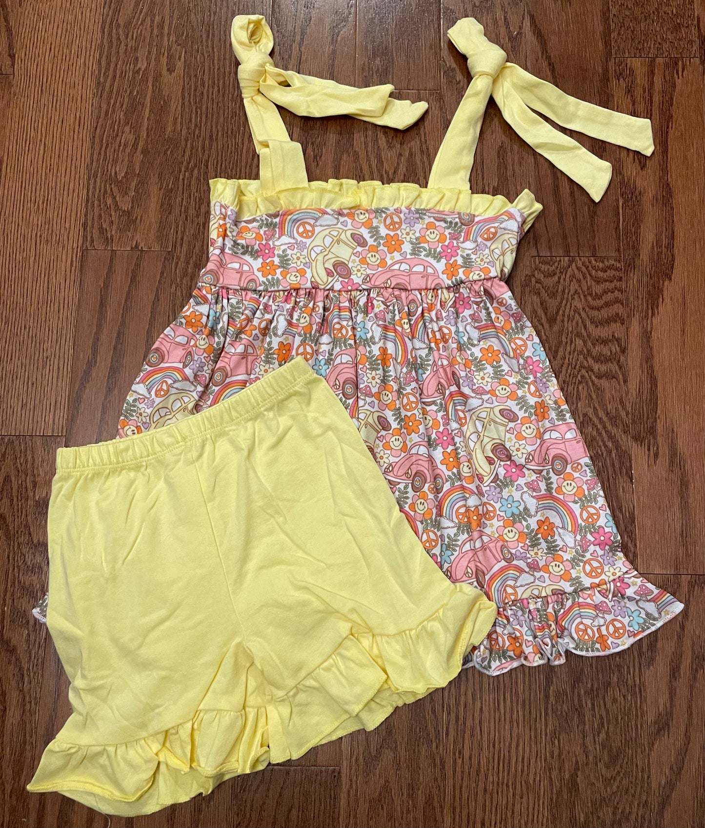 Retro Groovy girl short set