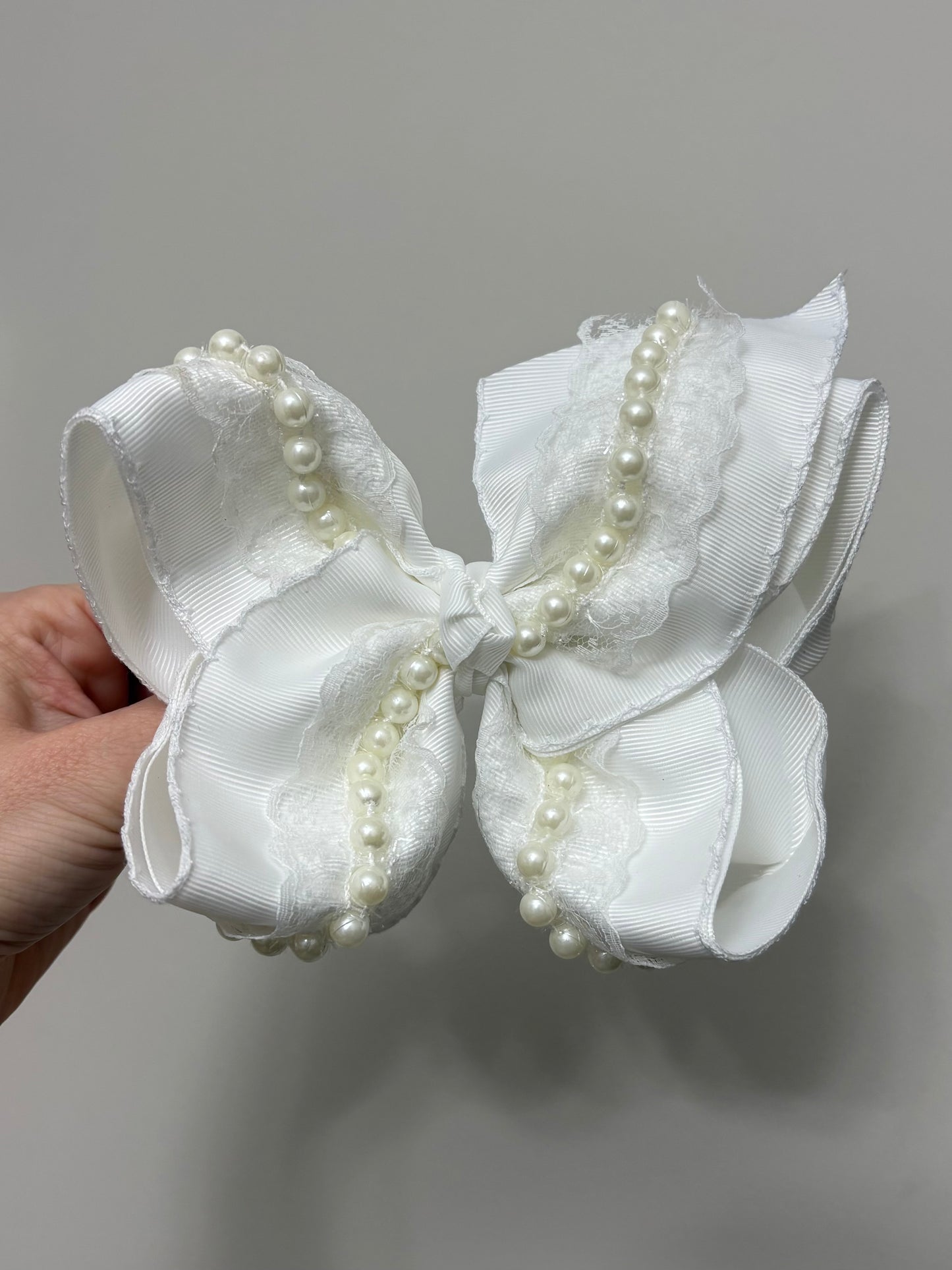 White Pearl 6” Alligator Clip Bow