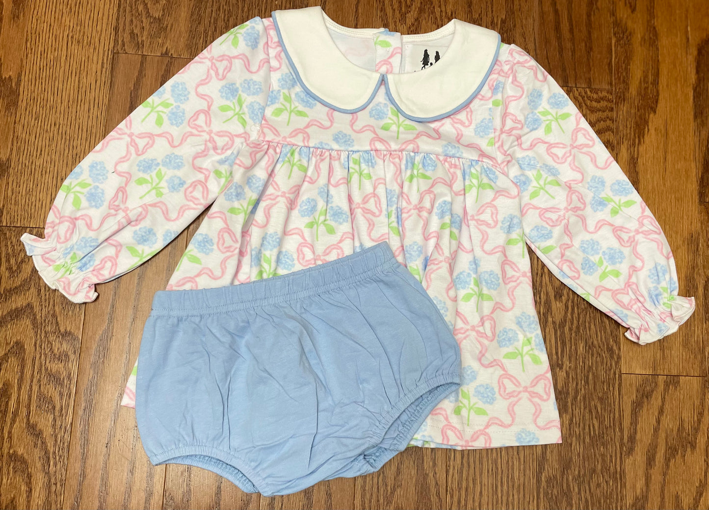 Hydrangeas and bows girl diaper set