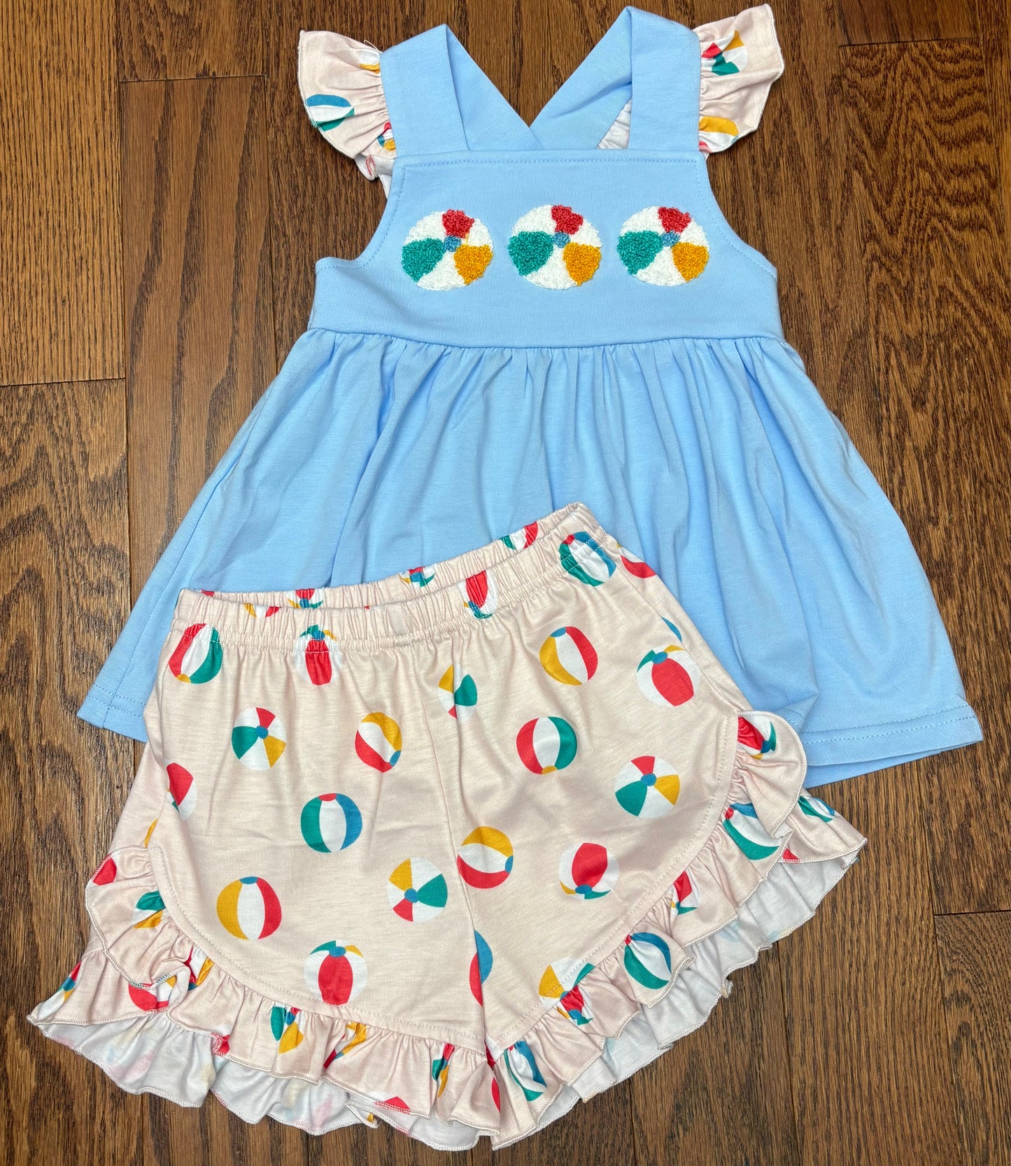 Machine French knot beach balls girl short set