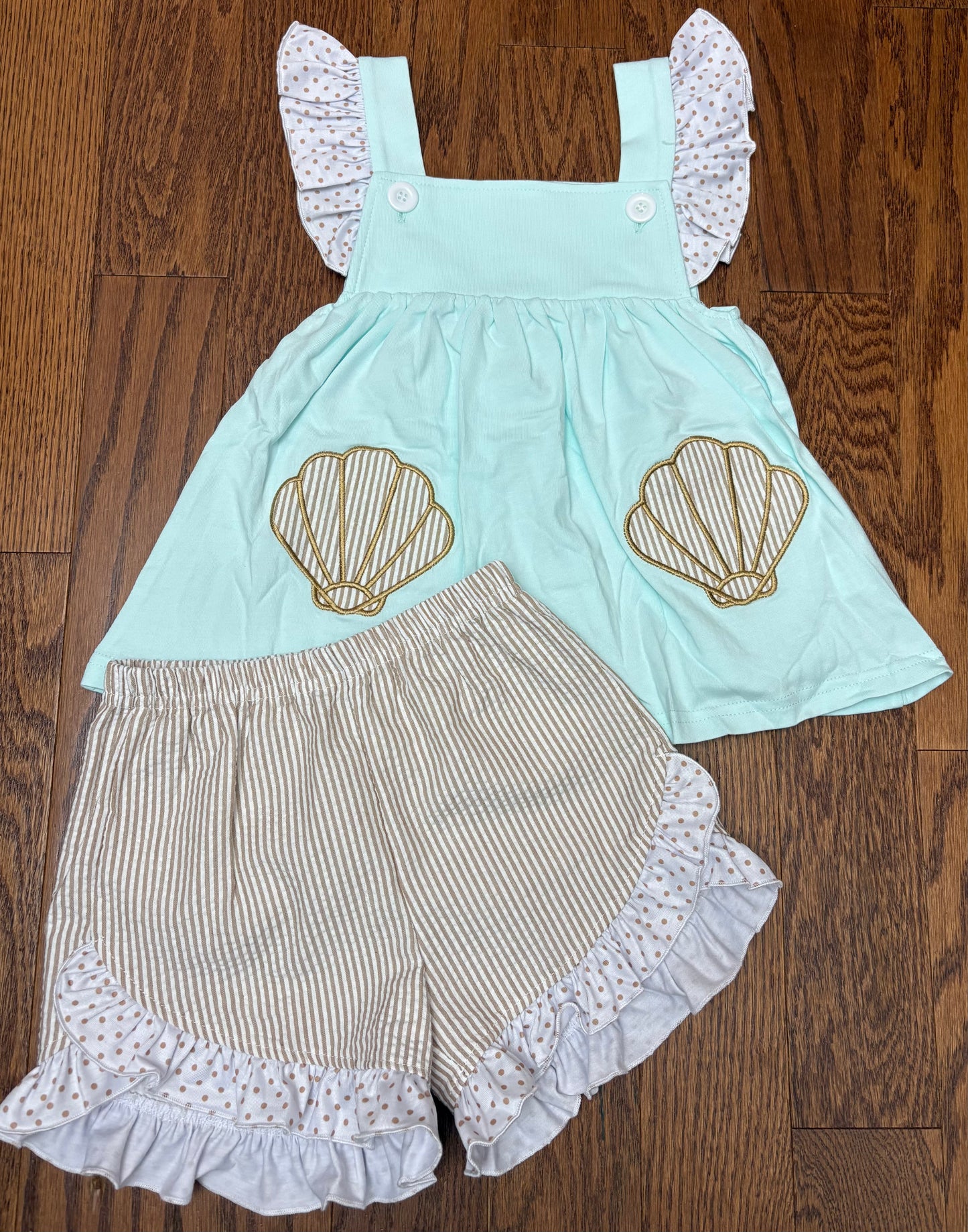 Sand dollar girl short set