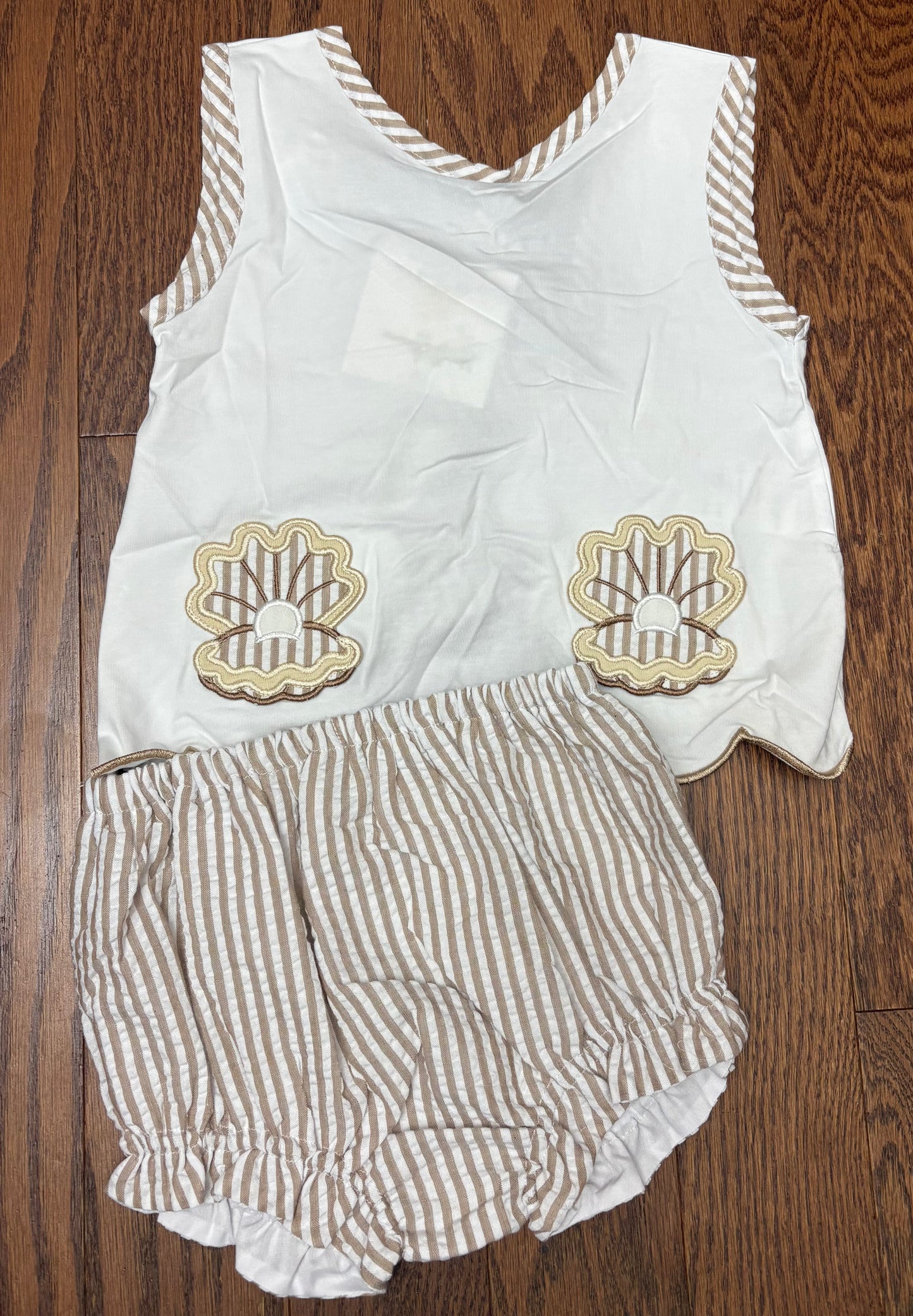 Seersucker Shells girl diaper set